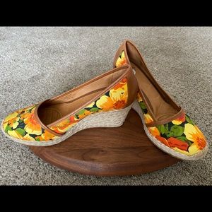 Wedges shoes.